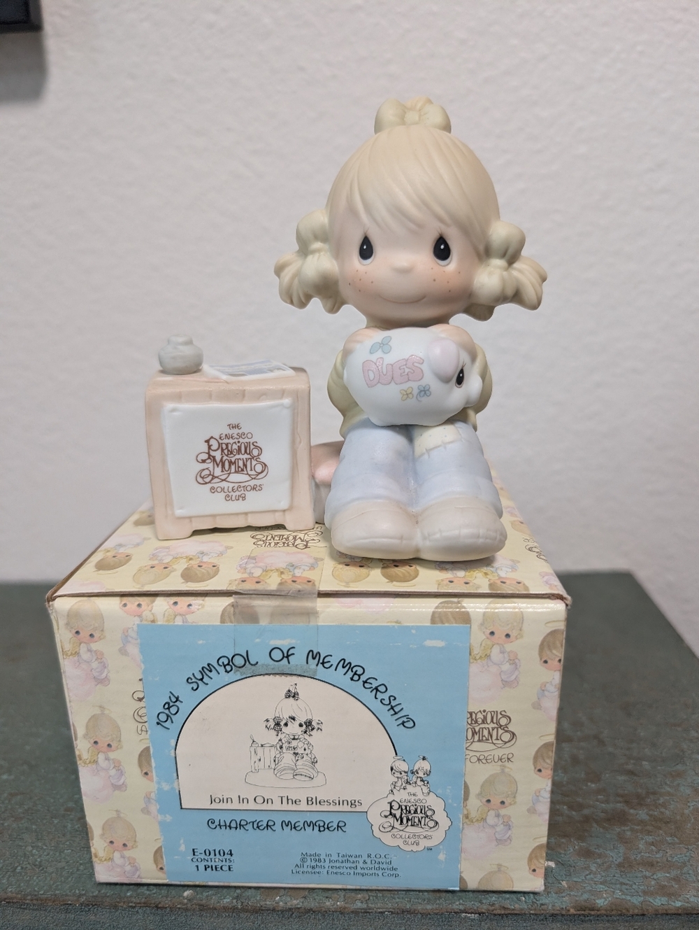 Precious Moments 1983 Symbol of Membership E-0104 Join in on the Blessings Girl